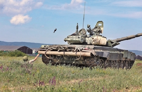 如何使用单兵便携式武器摧毁敌方坦克