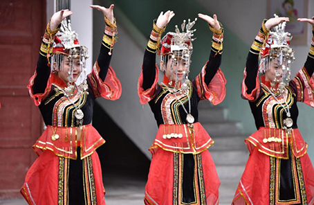 武警福建总队&ldquo;文艺轻骑队&rdquo;到定点扶贫村慰问演出记事