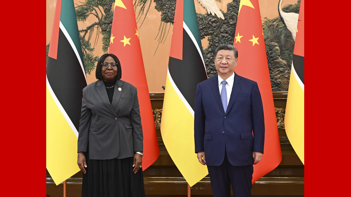 习近平会见莫桑比克总理莱维